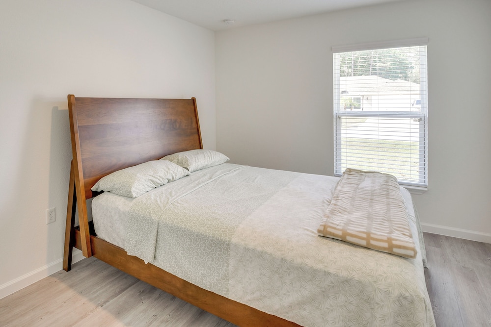 9 Mi to Beach: Brand-new Home in Palm Coast!