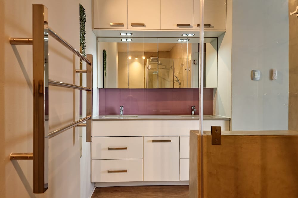 Two Bed Green Point Ocean View