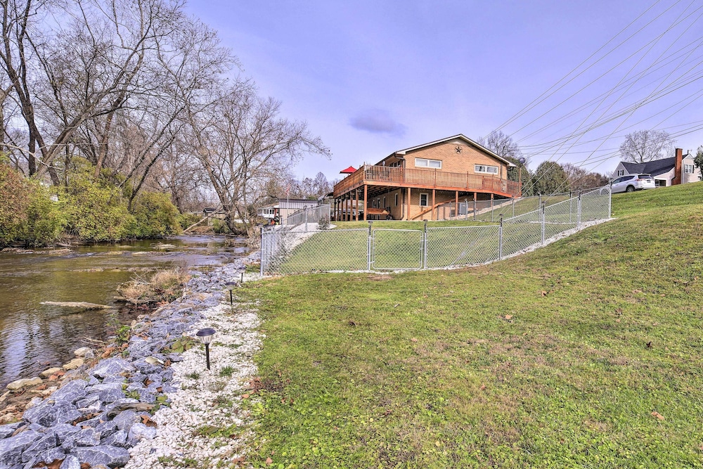 Bristol Retreat w/ Creek Access: 2 Mi to Dtwn view 5
