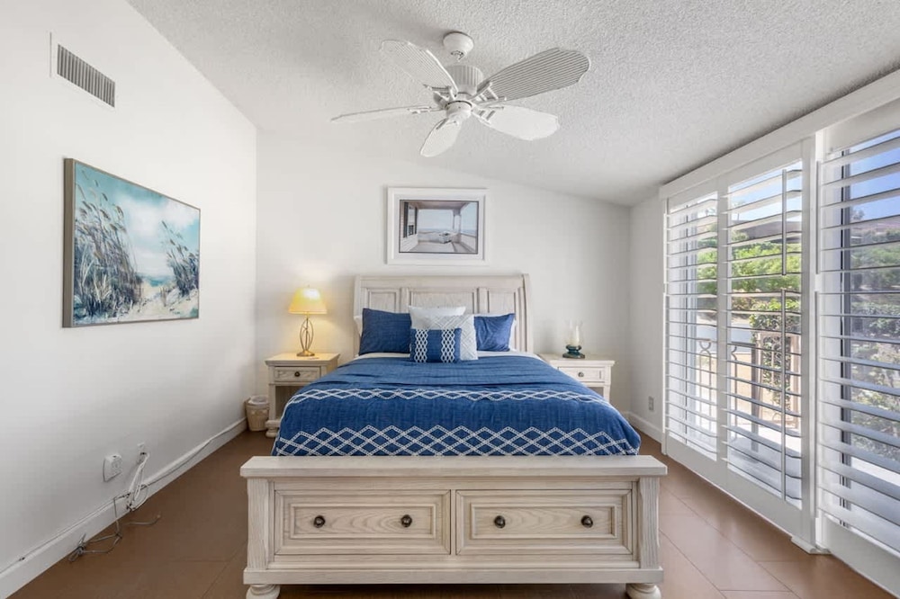 Desert Flower- Ironwood CC Condo Pool Spa