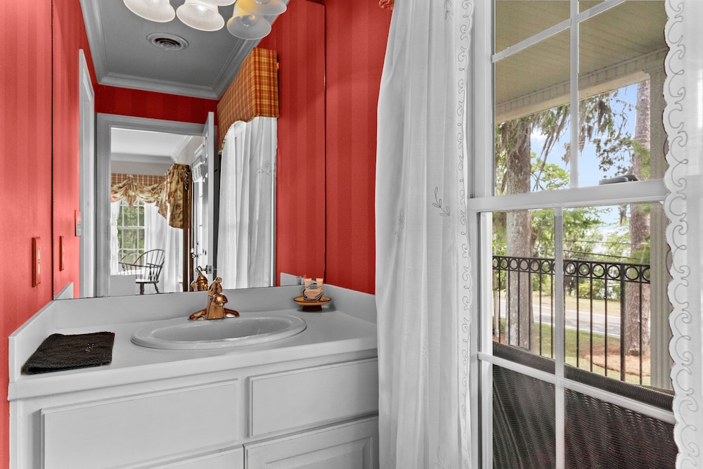 Lake Escape - Lake Waccamaw 7 Bedroom Home