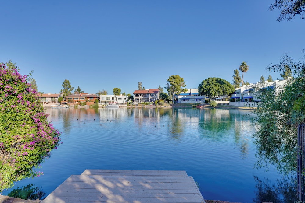 9 Mi to Downtown Tempe: Condo w/ Pool Access
