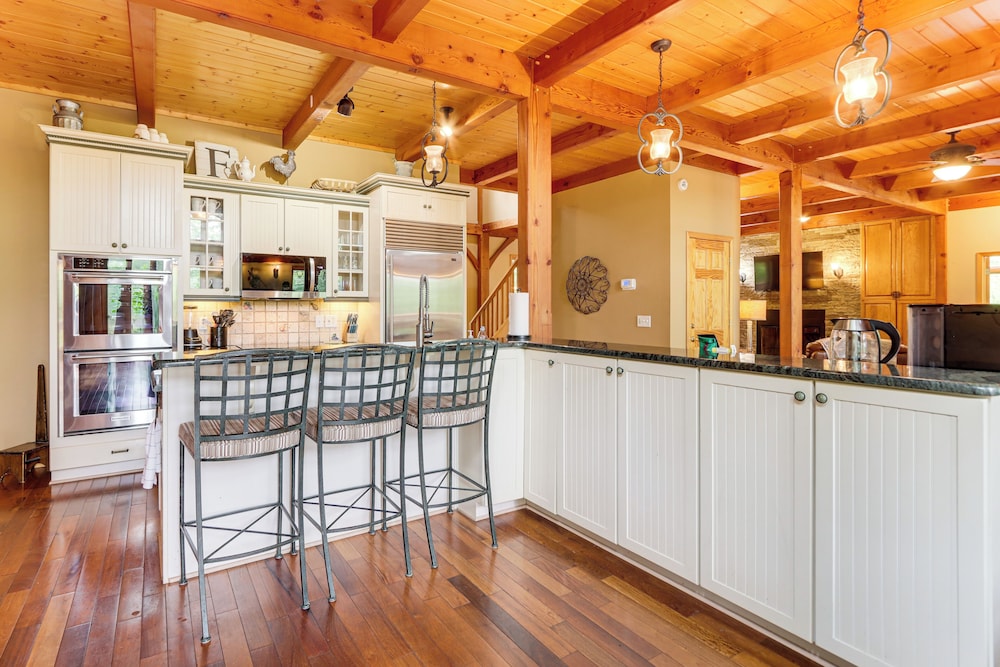 Game Room & Fireplaces: Group Dahlonega Getaway