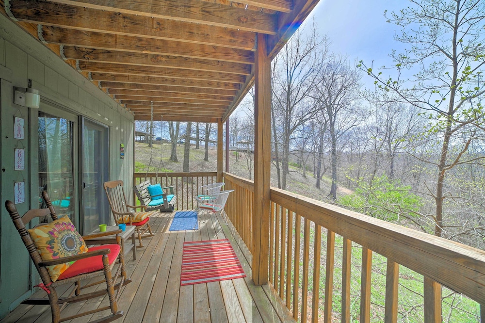 Condo w/ Pool Access - 2 Mi to Silver Dollar City! view 5