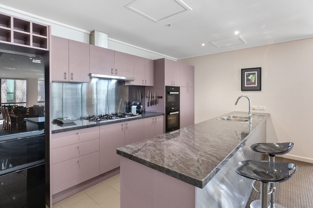 2-bed Inner-city Pad With Gym