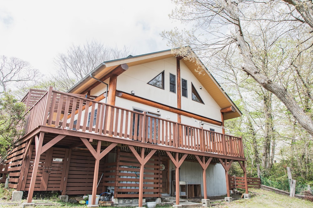 Izu House Luxury Log with Cozy Fireplace view 2