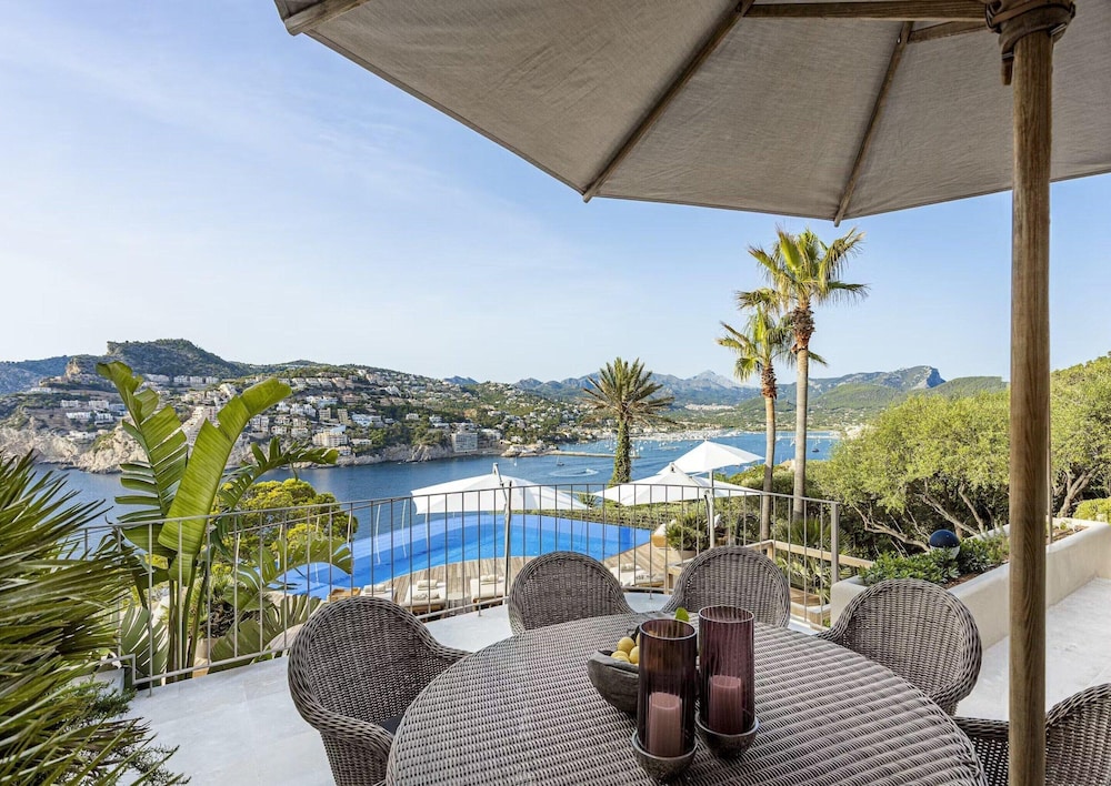 Sea-view Villa Near Port