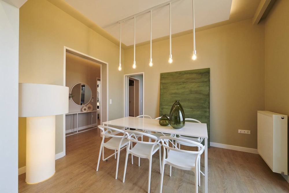 Ma Maison Acropolis Mansion 3bdr Suite N 6 400mbps