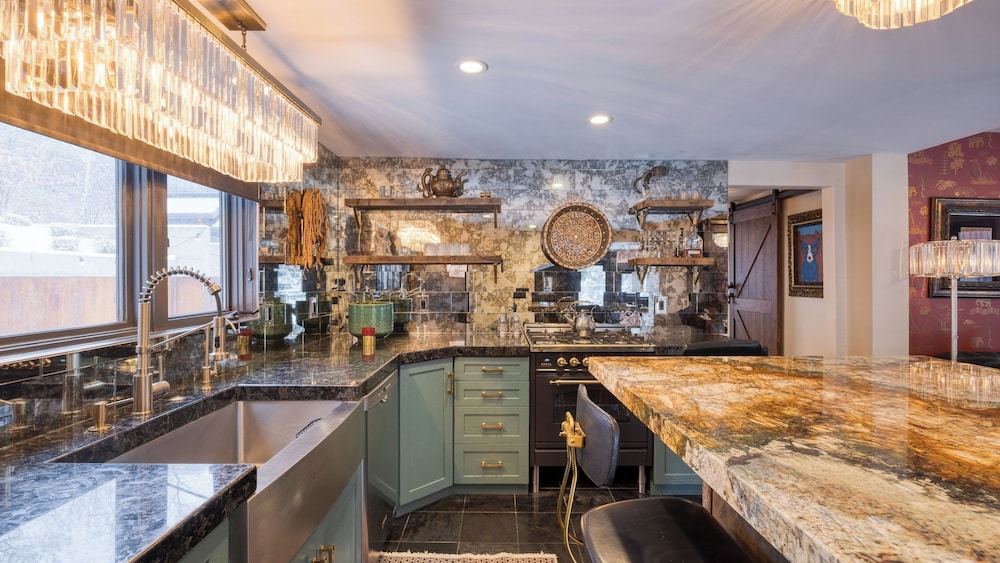 Walk to Park City Mountain Ski Resort & Main St The Safe House by Avantstay
