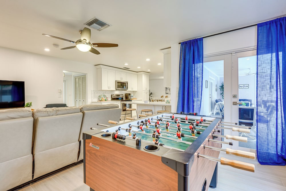3 Mi to Beach: Spacious Sarasota Home w/ Game Room