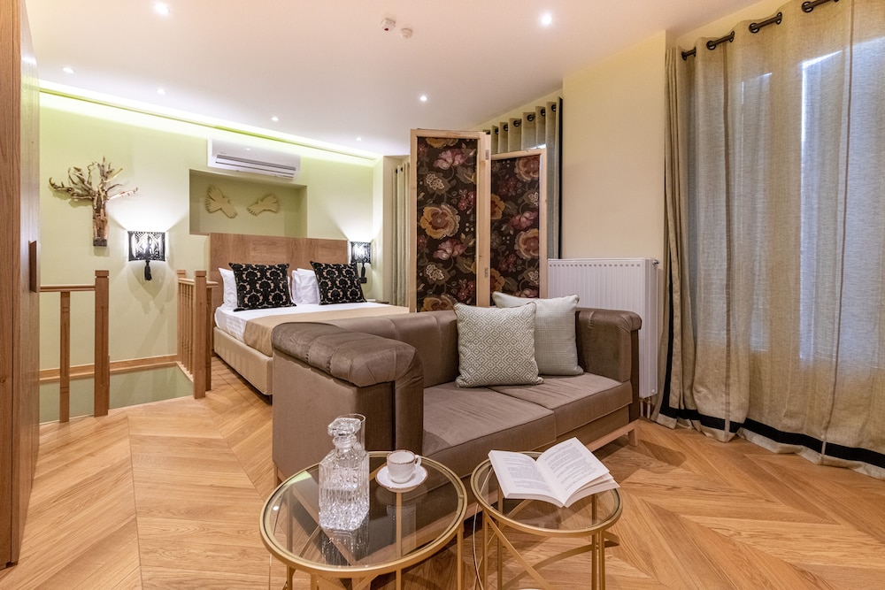 Ipelhome Plaka Boutique Apartments