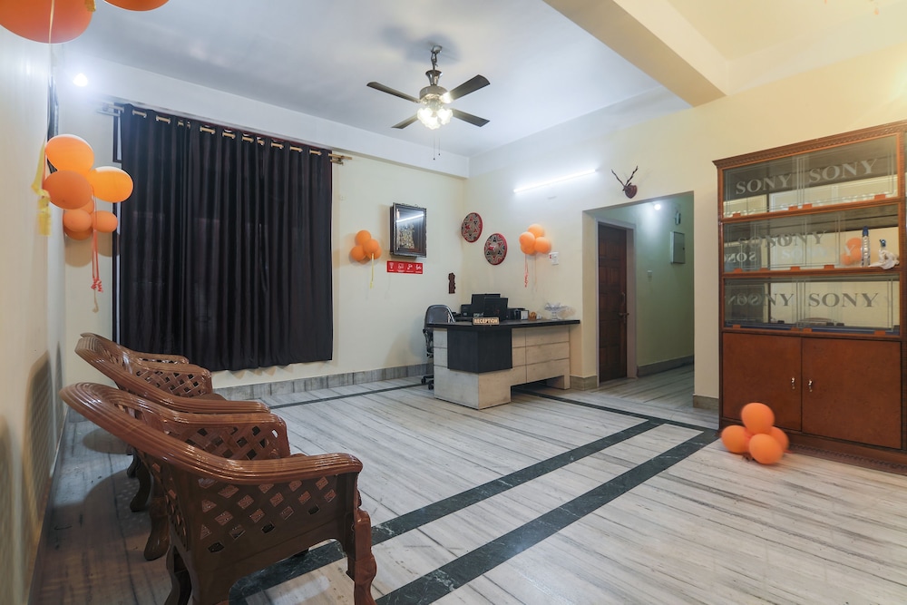 OYO 17077 Elegant Guest House