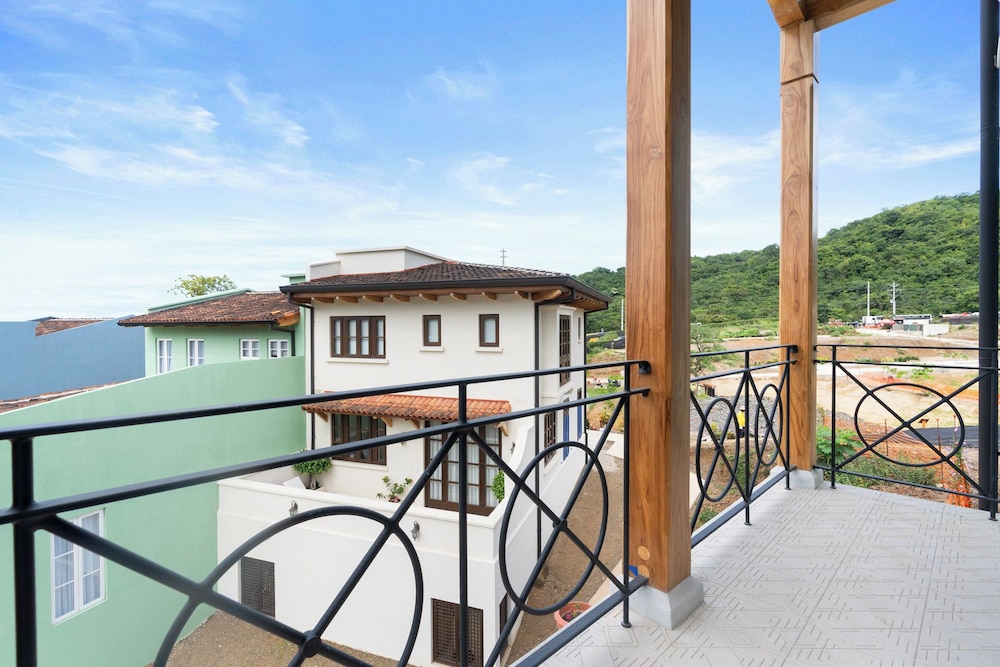 Stunning 3-BD Beachside Home with Small Pool