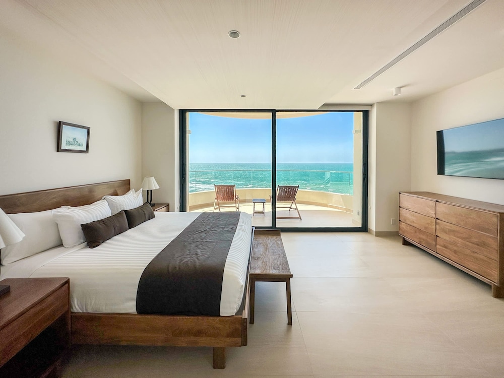 5BR Beachfront Luxury Condo