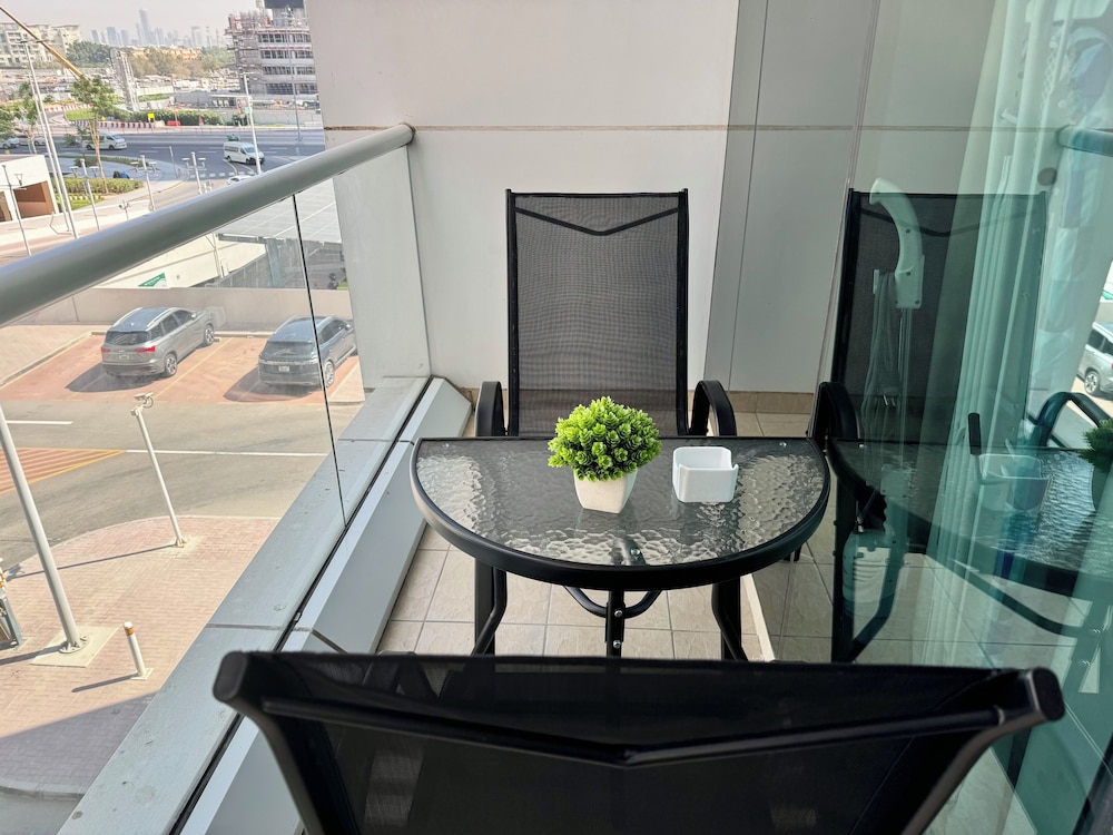 Cosmos Living Sleek and Stylish GCV2