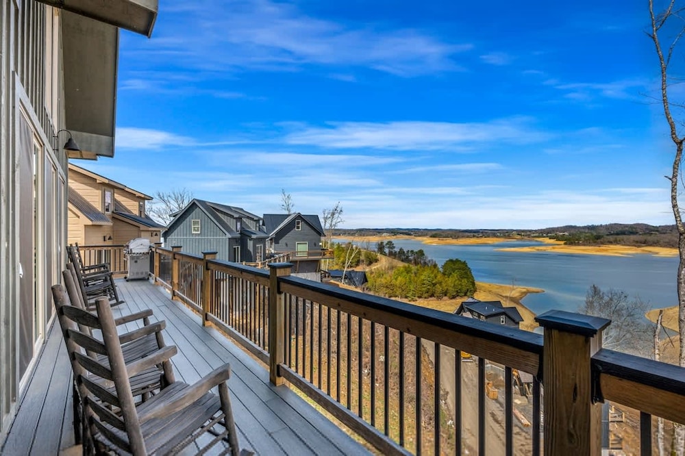 NEW Lake Cabin Sleeps 14 Indoor Pool Hot Tub