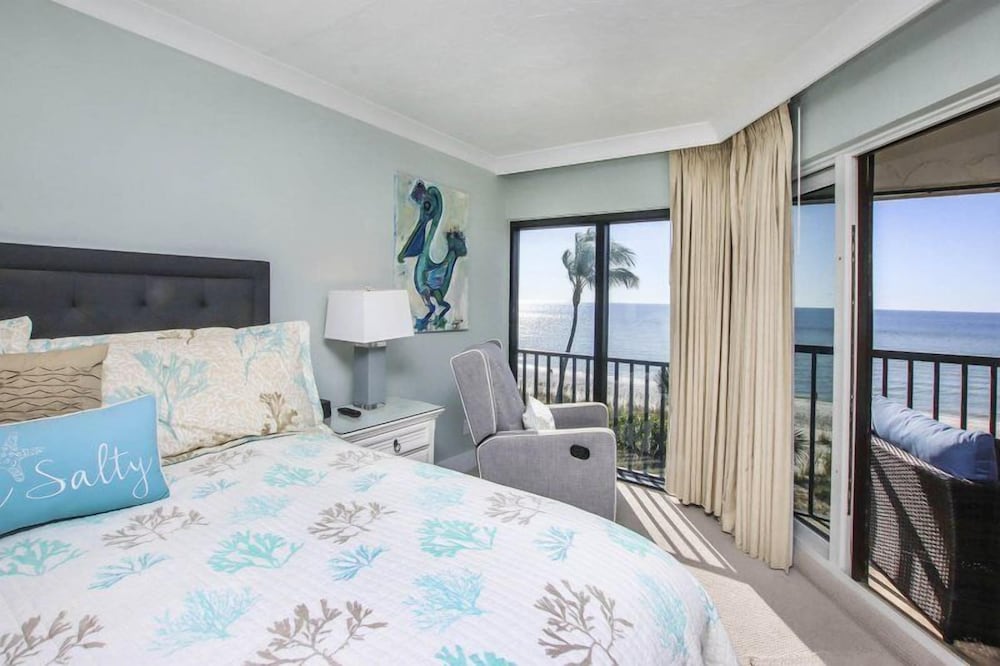 Pointe Santo Condos by Dream Vacation Rentals