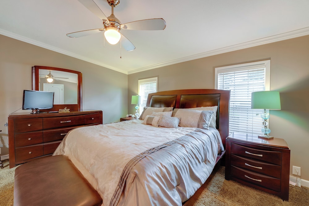 1 Mi to Silver Lake Sand Dunes: Family Gem w/ Yard