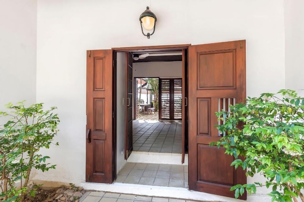Baan Khunying – Secluded Phuket Beachfront Villa
