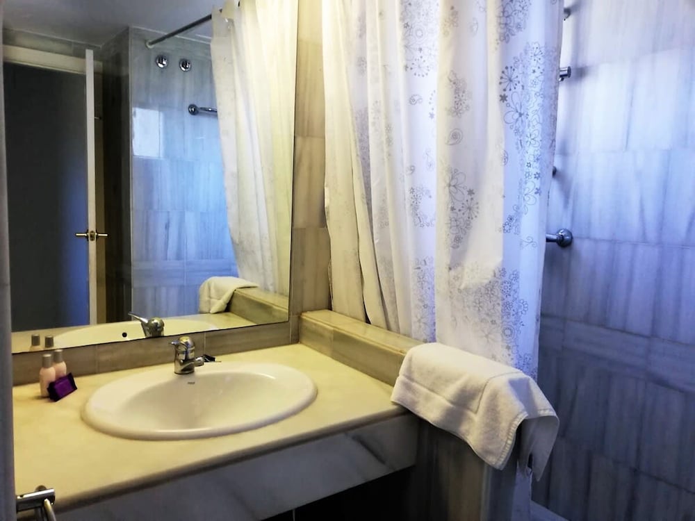 Top Floor 2 Bedroom Duplex 360 Views F-5