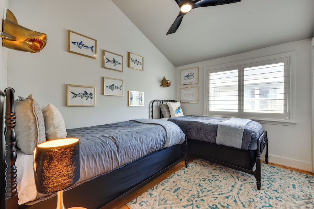 Steps to Sand: Townhome w/ Balcony in Jax Beach!