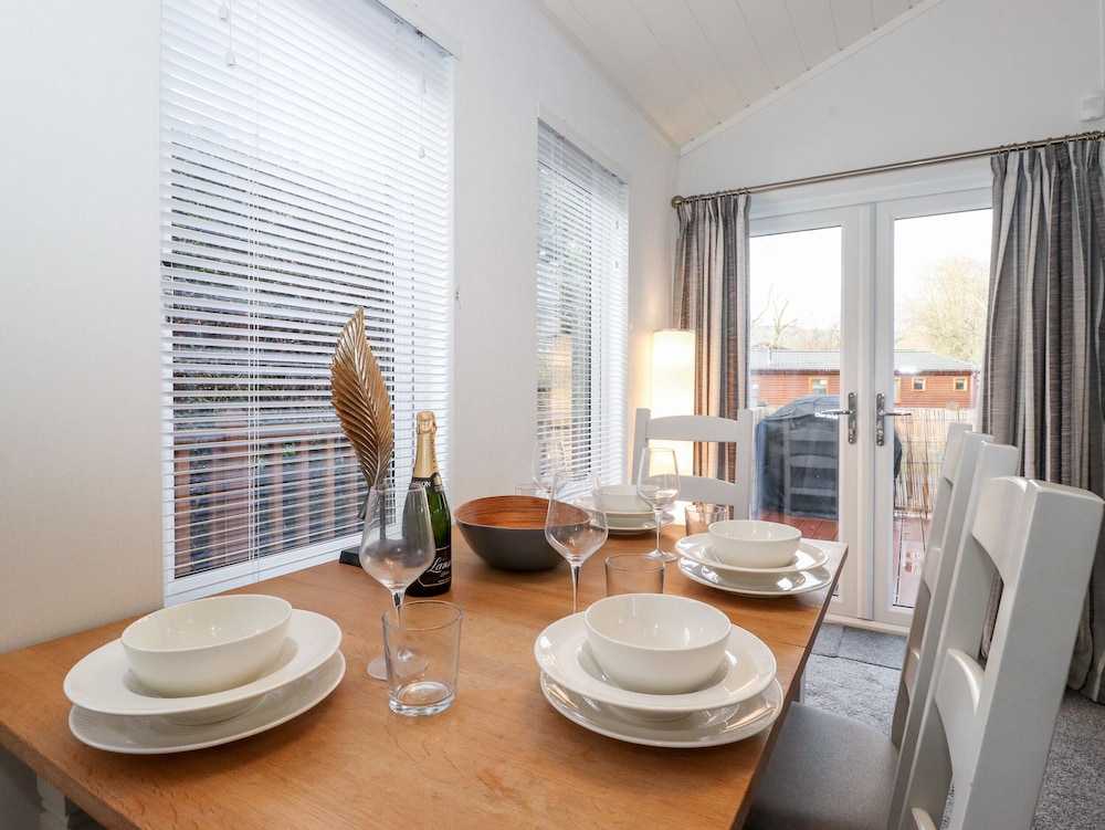 Bowness Bay Lodge