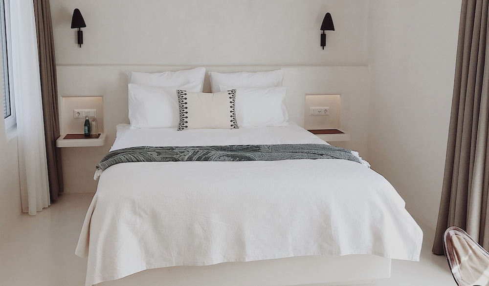 Pilos Suites