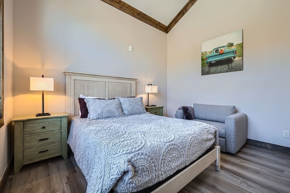 1890 The Seasons 3 Bedroom Townhouse