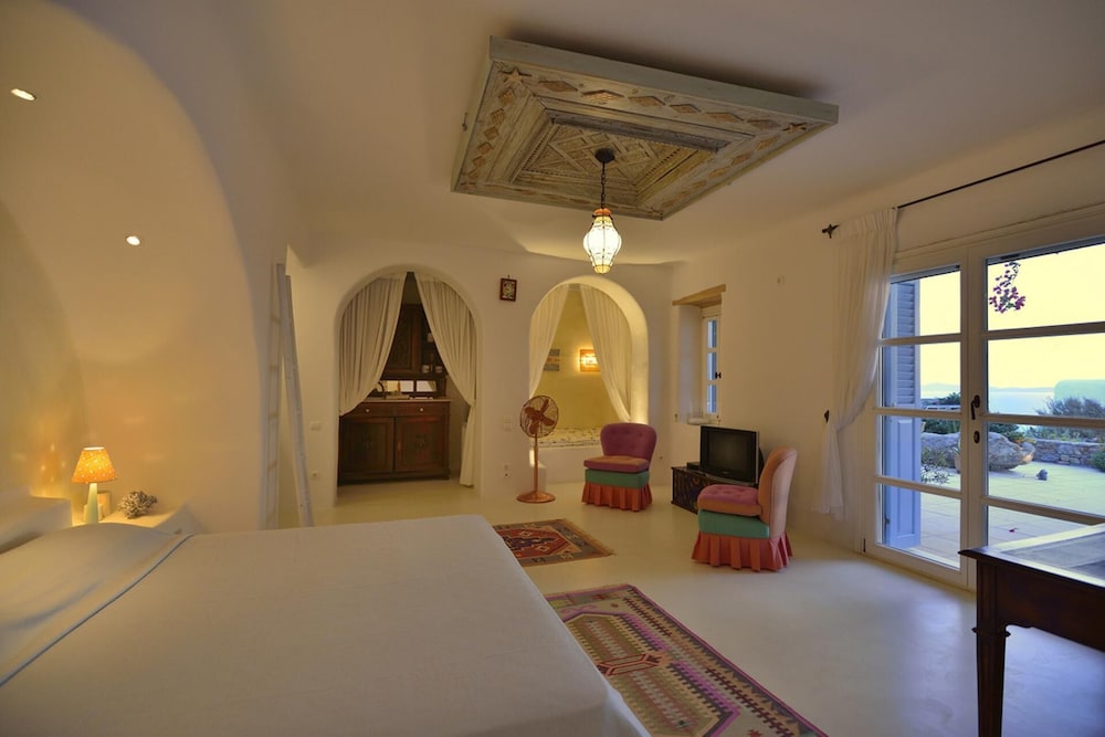 Immaculate 5-bed Villa in Klouvas - Villa Alkmini view 4