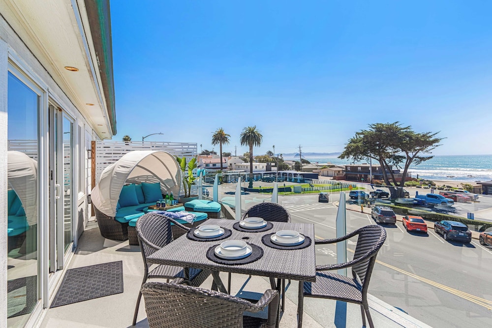 Cayucos Duo 2 Bungalows w/ Views & Lounge Space Pet Friendly