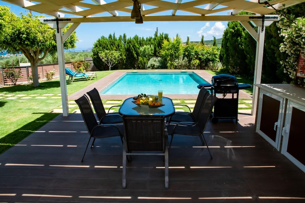 Villa Dimokratia