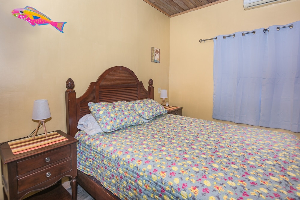Sunset Villas 12d 2 Bedroom Condo by RedAwning view 3