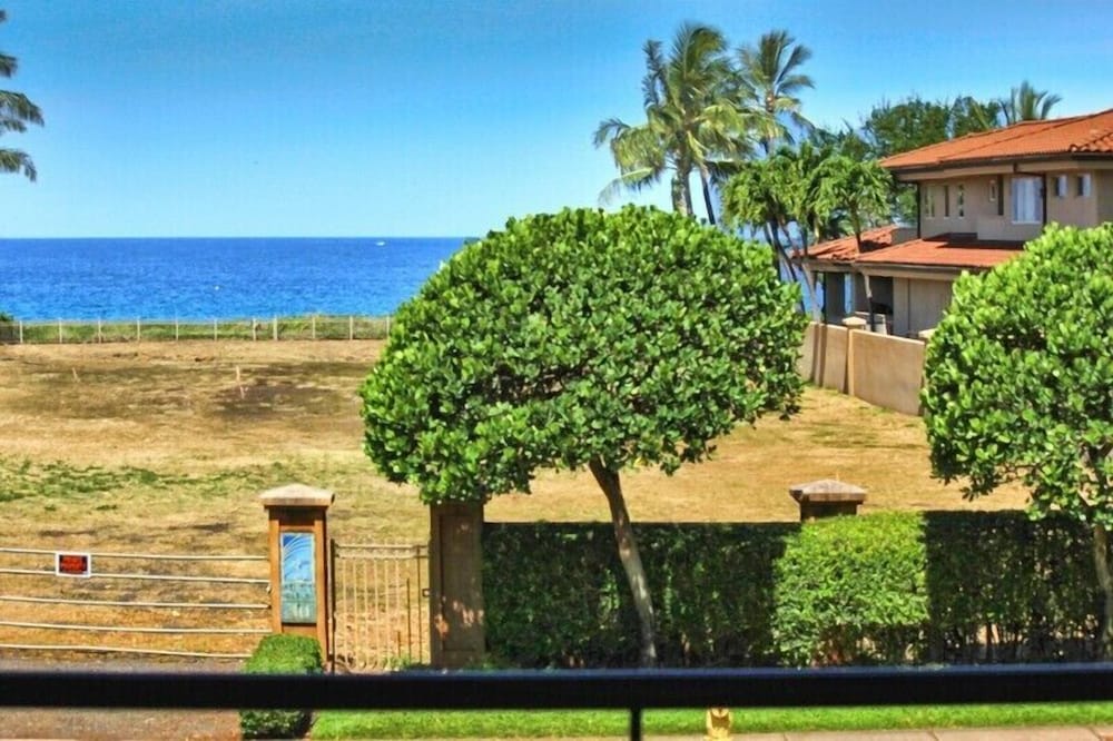 Maui Kaanapali S #c255 Studio Bedroom Condo by RedAwning