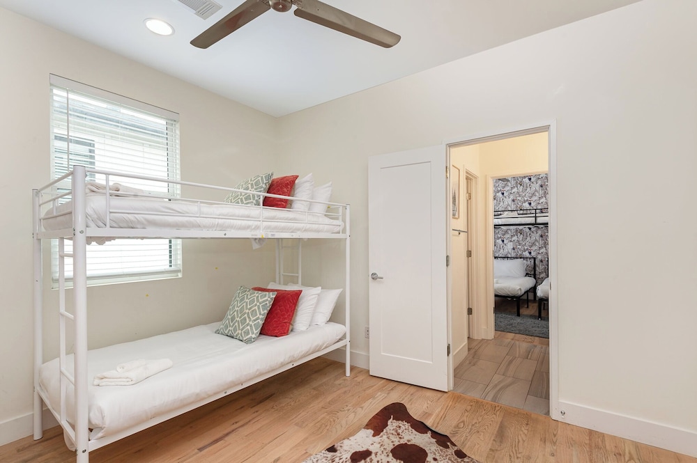 Citrine-private Patio & Balcony-near Germantown