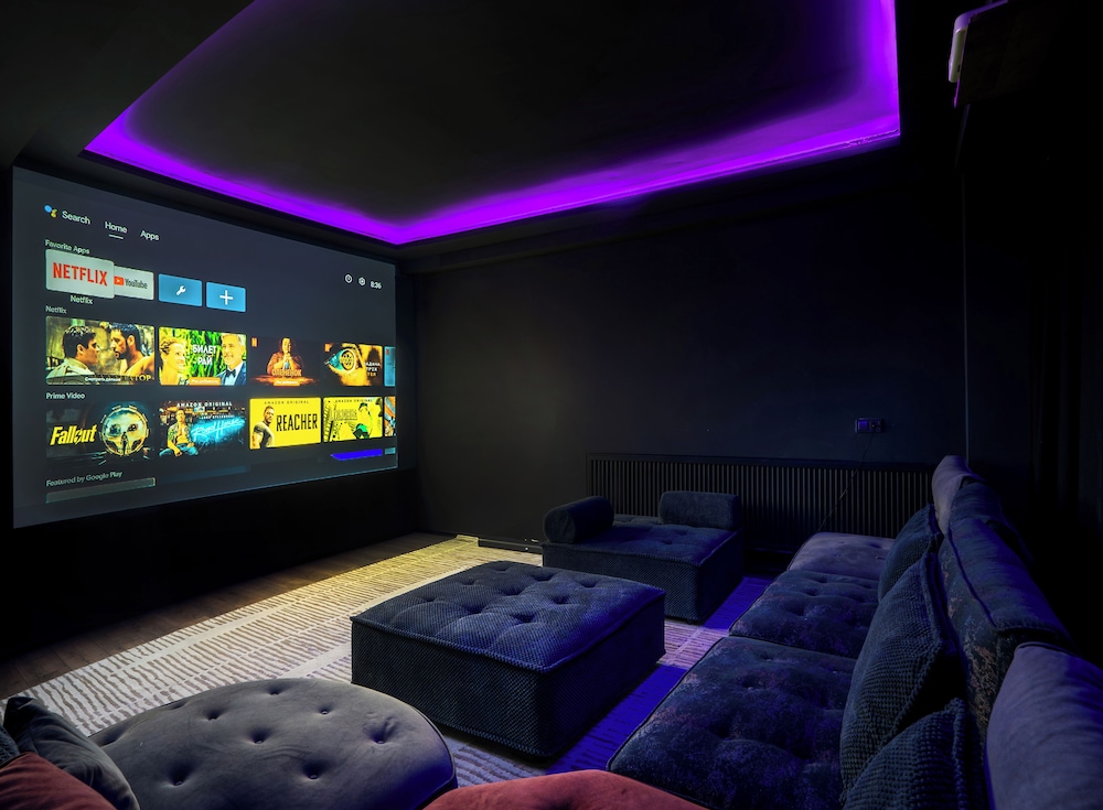 Niabi 4BDR Apartments with billiards