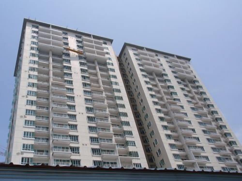 YYK 1Borneo Condominium