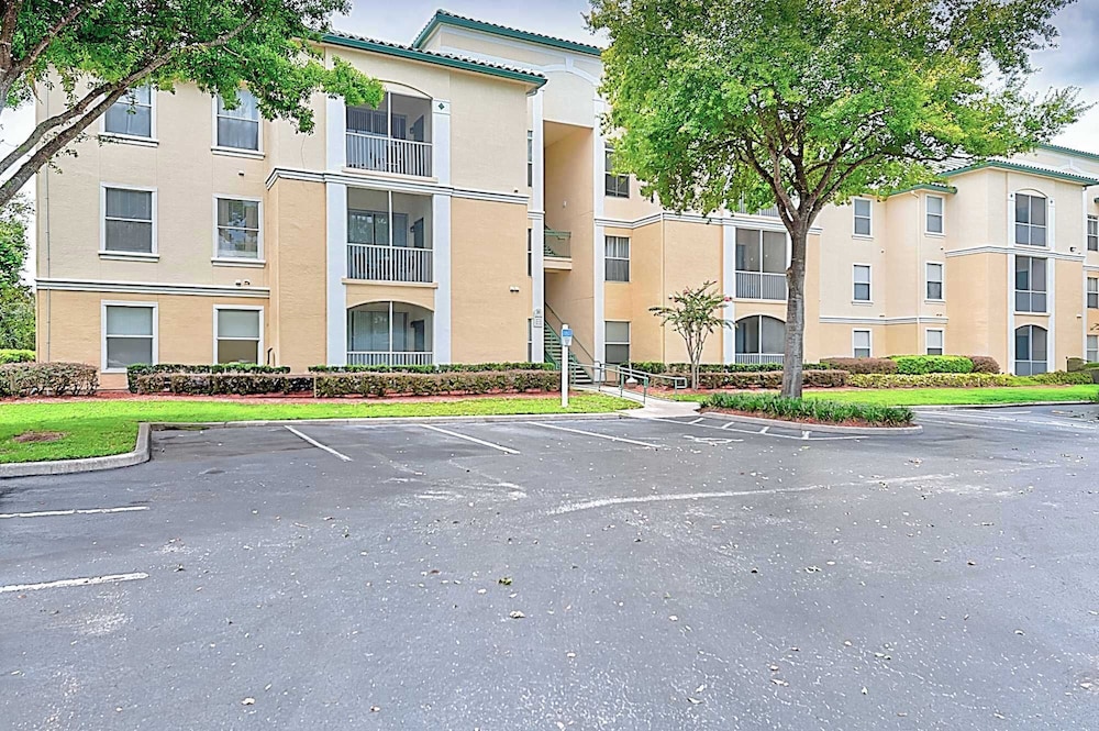 8908 Family Fun in Kissimmee Spacious 4-bedroom Apartment Near Theme Parks