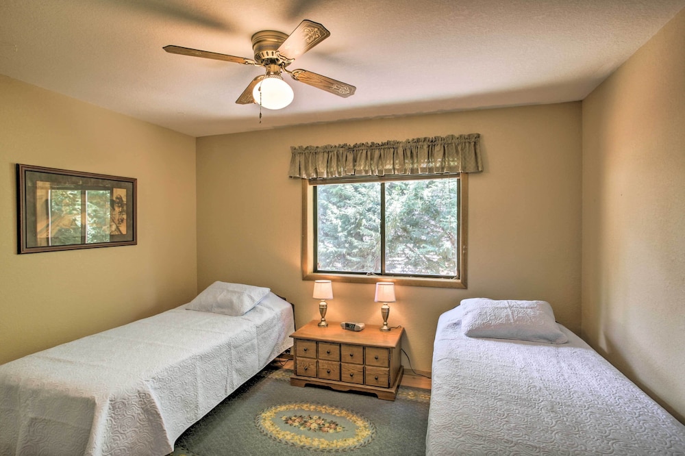 Sunny Home w/ Patio < 10 Mi to Lake Coeur D'alene view 5