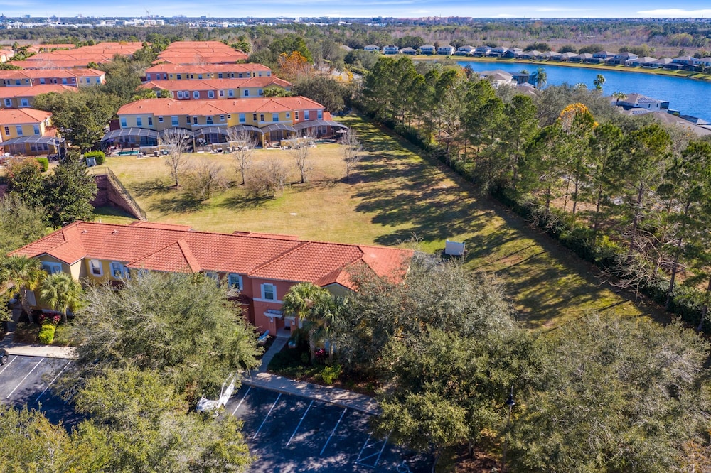 Newly Upgraded Modern 4BR 3BA Private Pool TH