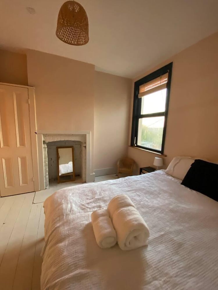Edwardian Villa by the Sea,coastal Walks,king Beds view 3