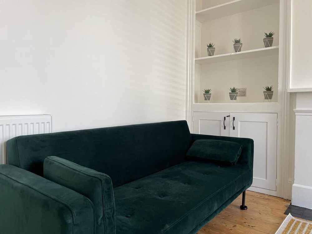 Hastings Stunning Town Centre 2 bed House view 5