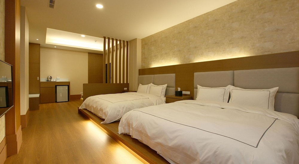 Ting-Feng B&B