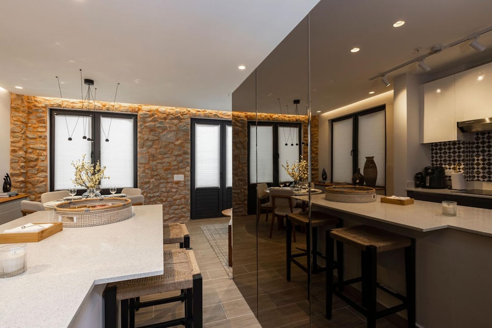 The Gentile Condo by Acomodo Casco Viejo