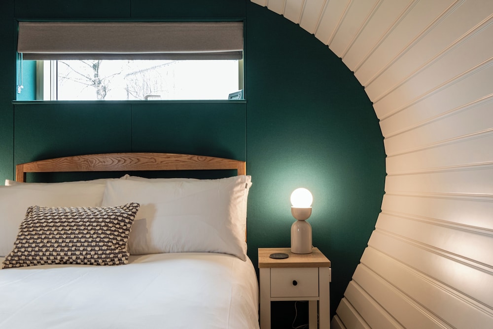 Stunning EcoRetreat Pods in Old Chalford
