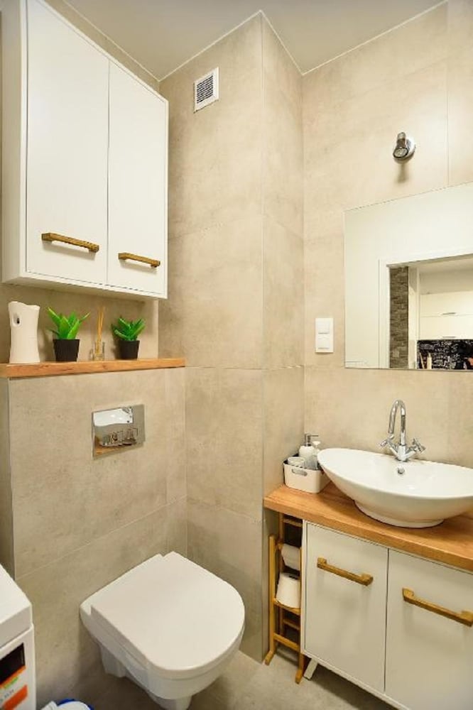 Lumina spacious apart with balcony view 4