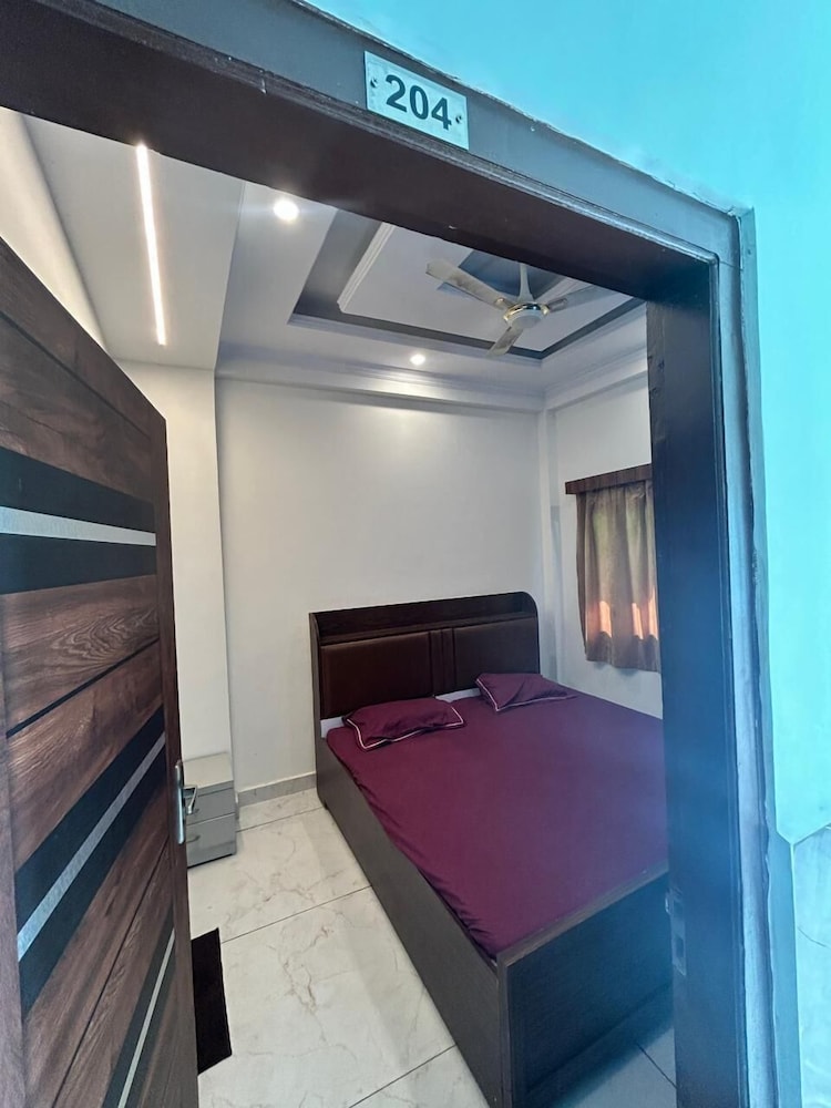 Hotel Lush by Ravindra