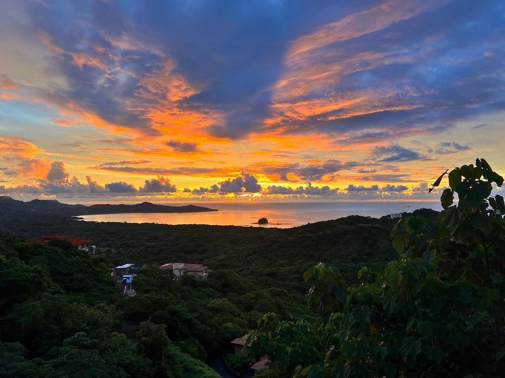 w Breathtaking 9BR Villa in Costa Rica