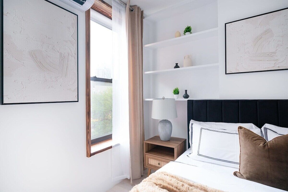 48 Midtown West Apt