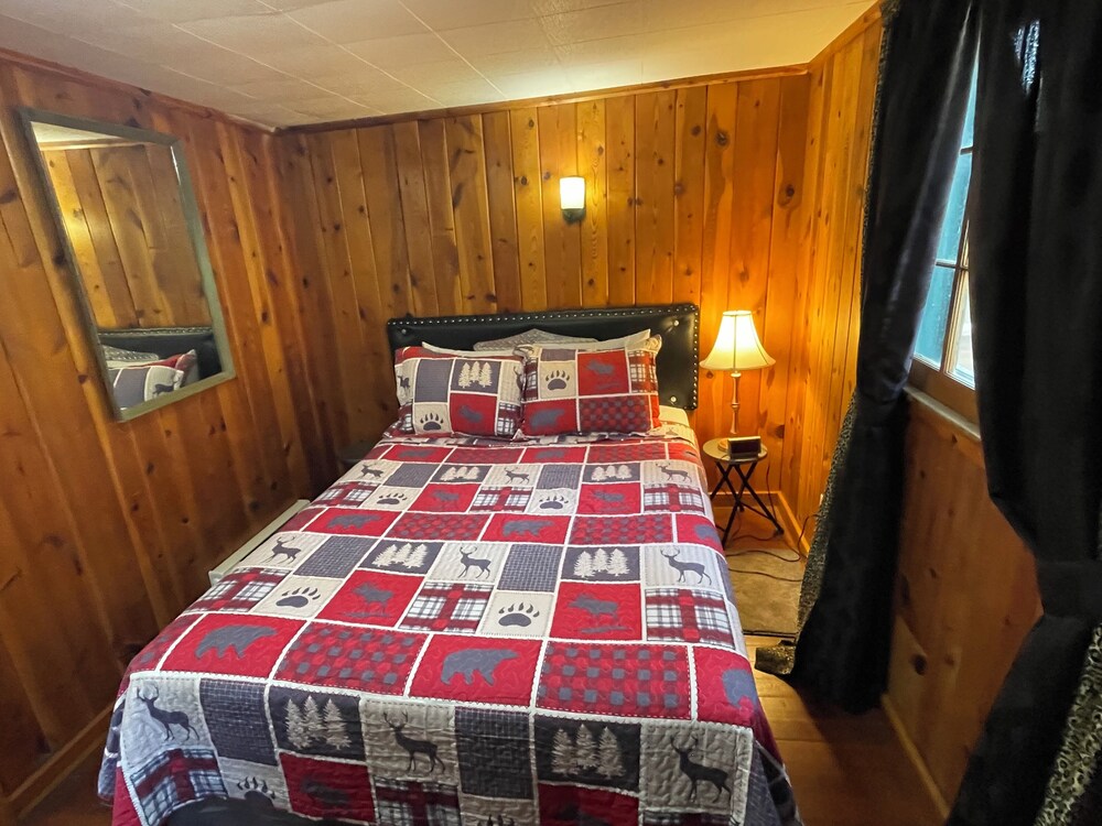 Ponderosa Pines Inn and Cabins
