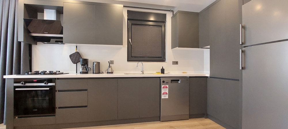 New Flat Large Living Space 6 Close to Lara Beach